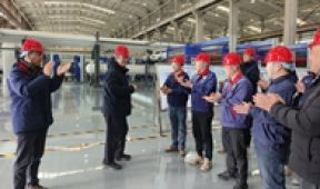 【市城市燃熱集團(tuán)富泰熱力】歲寒送暖情更濃 節(jié)前慰問暖人心——公司領(lǐng)導(dǎo)春節(jié)前夕走訪慰問一線員工